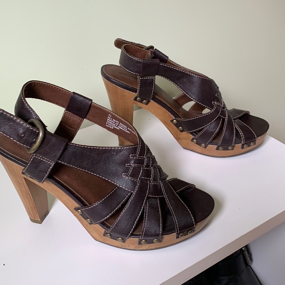 Xhilaration Brown Sandals